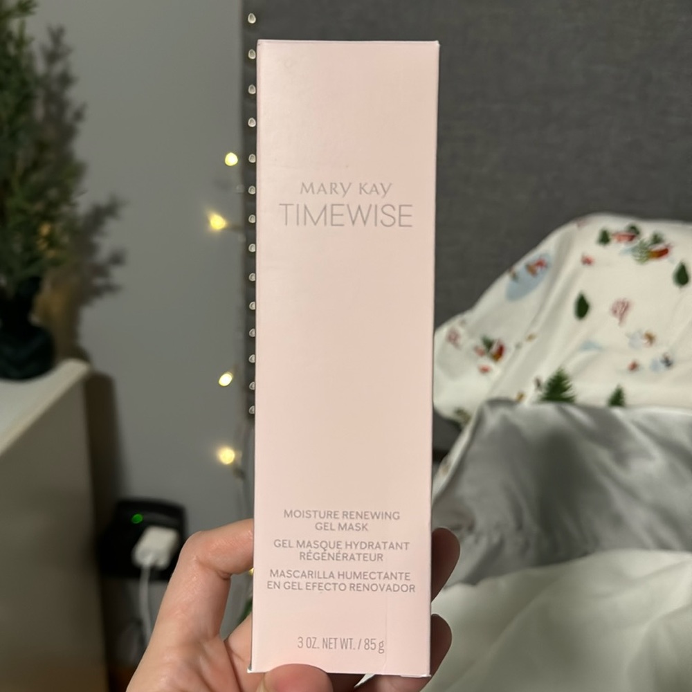 Brand new in box Mary Kay moisture renewing gel mask